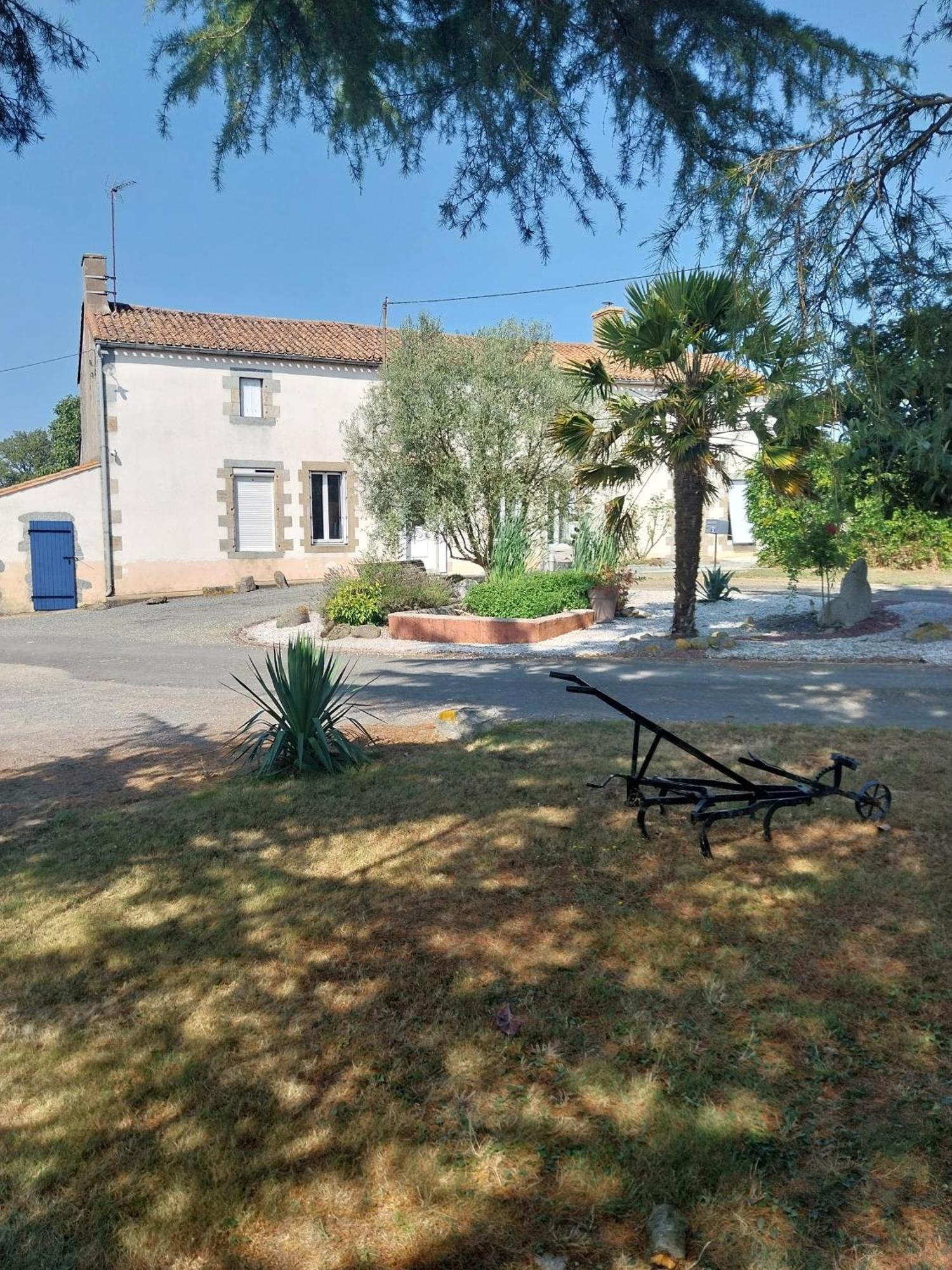 Au Granit Bleu Bed & Breakfast Faye-l'Abbesse Luaran gambar